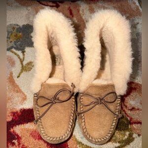 UGG women’s size 8 chestnut slippers